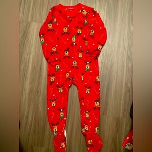 Macy’s Family pajamas Festive Red Reindeer Kids One Piece size 2/3T